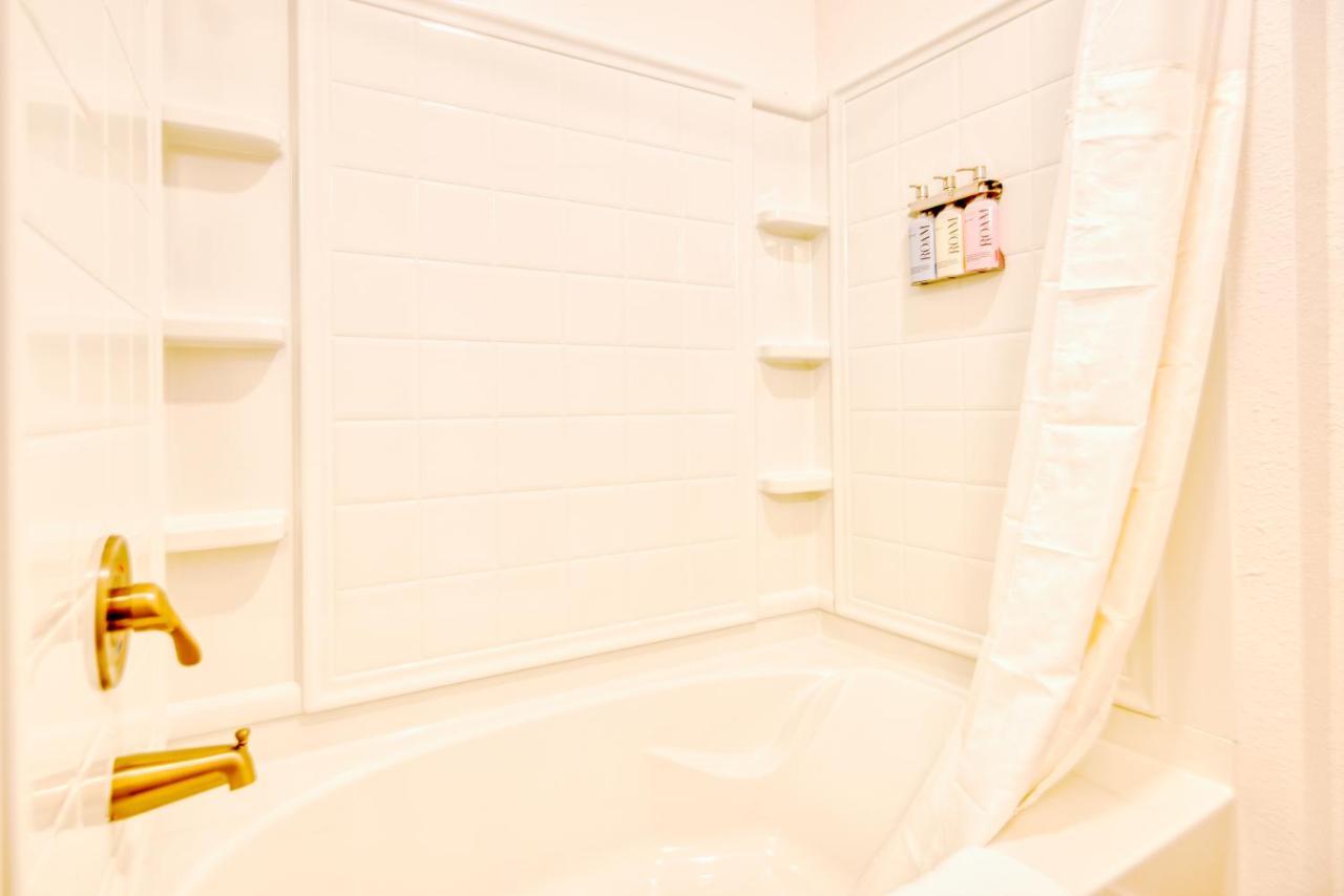 Grand Two Bedroom Two Bathroom Apartment With Balcony Gainesville Exterior foto