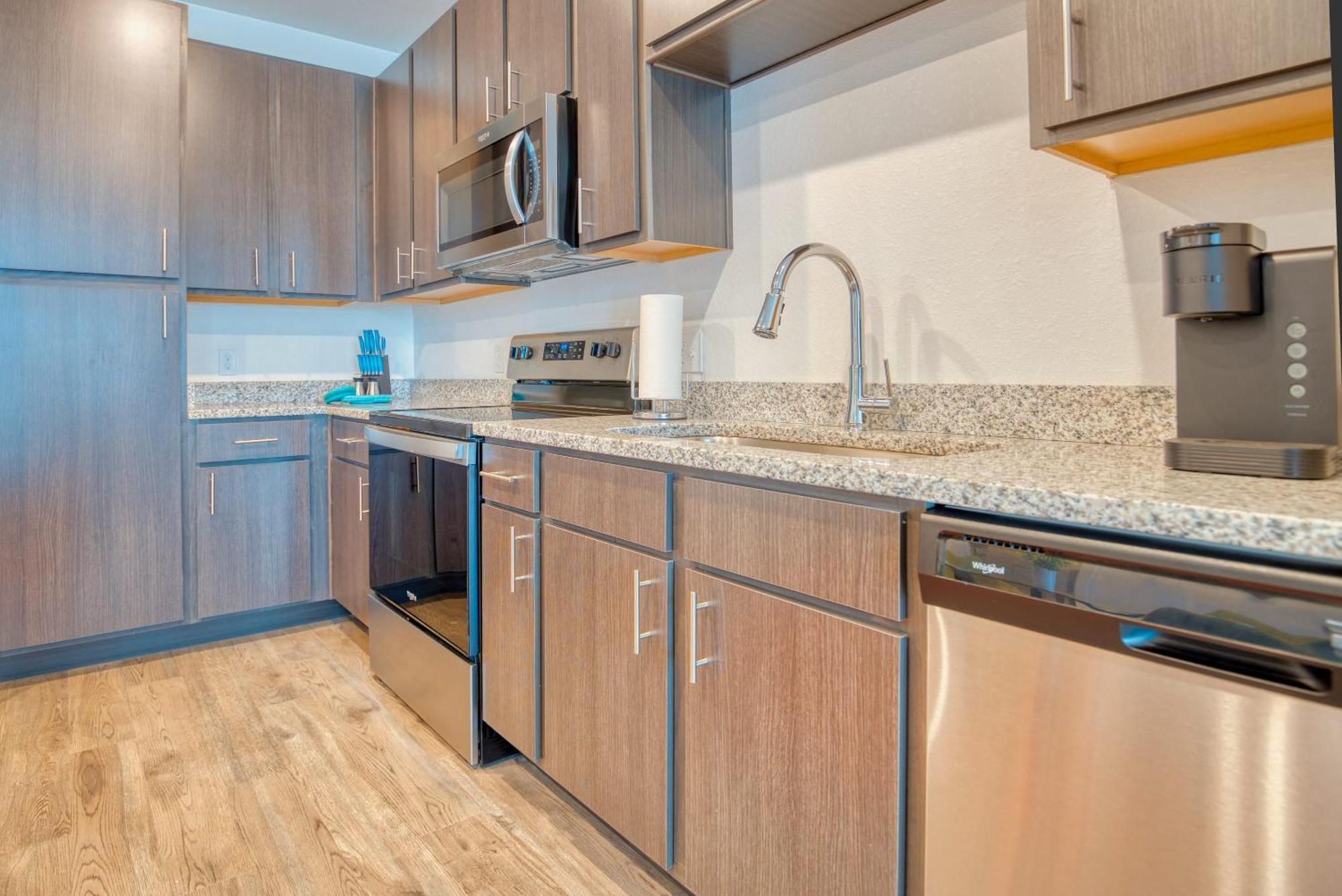 Grand Two Bedroom Two Bathroom Apartment With Balcony Gainesville Exterior foto