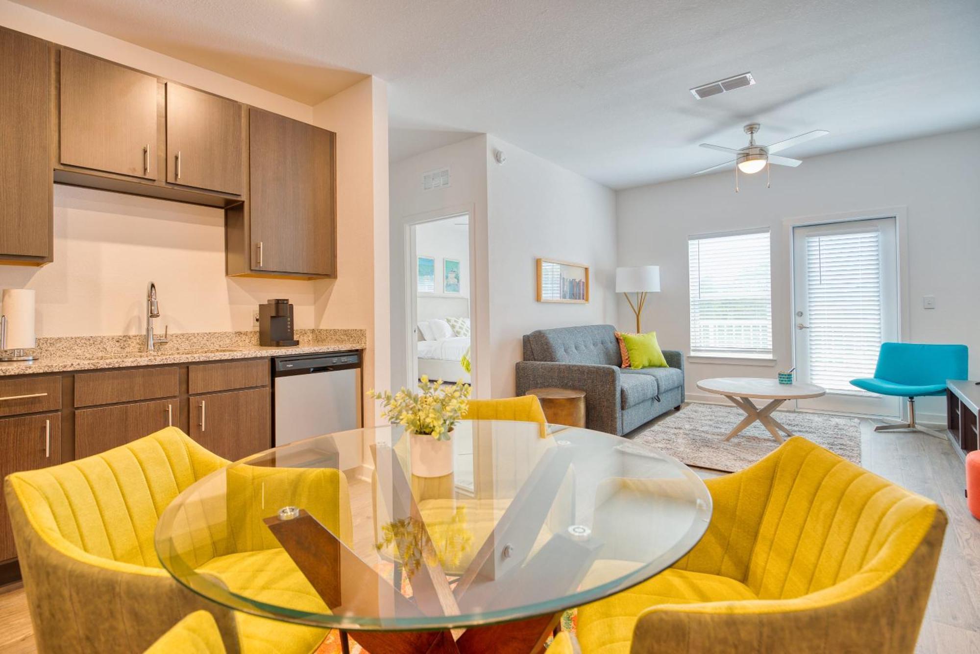 Grand Two Bedroom Two Bathroom Apartment With Balcony Gainesville Exterior foto