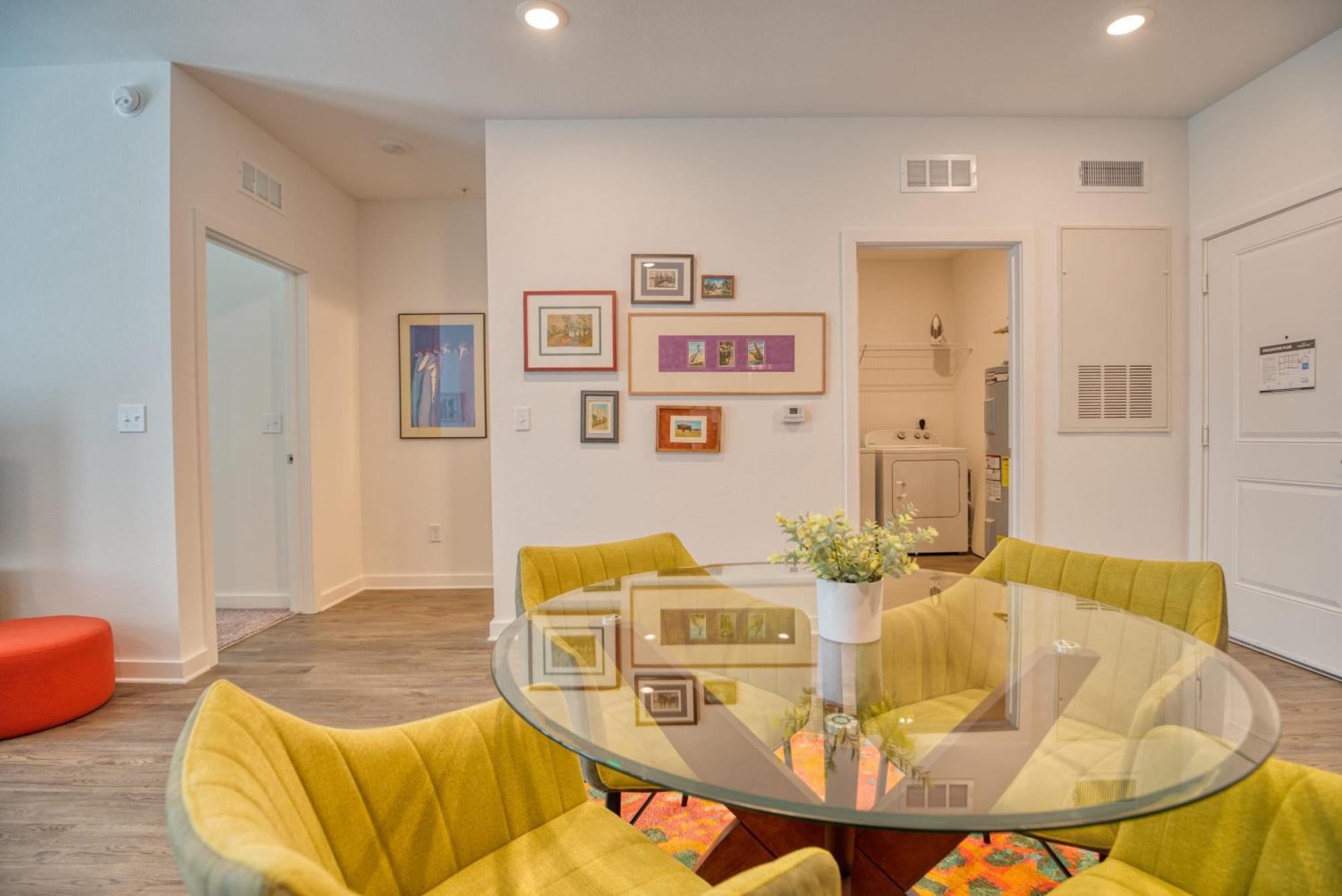 Grand Two Bedroom Two Bathroom Apartment With Balcony Gainesville Exterior foto